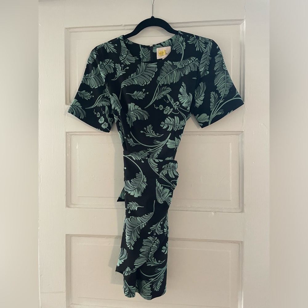 Cinq a sept print tie dress! Size 2 but could fit a 4.